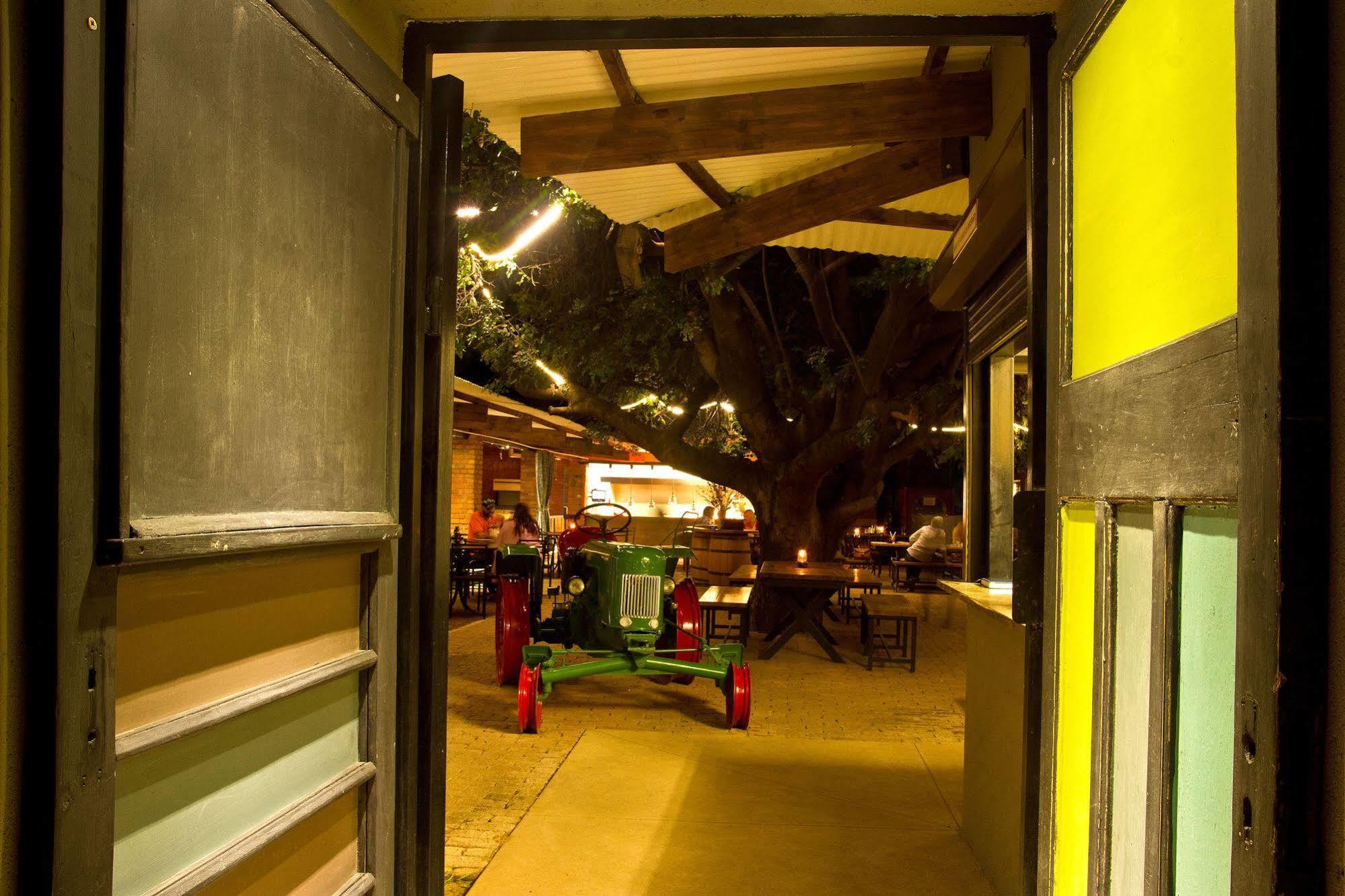 Casa Forno Country Hotel Otjiwarongo Exterior photo